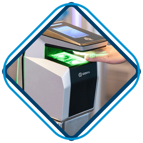 Se muestra de forma atractiva un sistema de control de acceso biométrico instalado por Teknya.